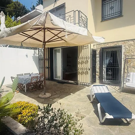 Villa Fronte Mare Con Terrazza